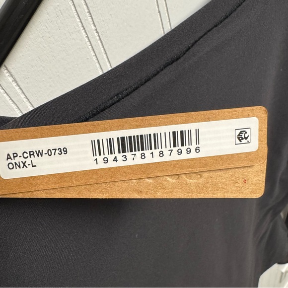 SKIMS Crew Neck Long Sleeve Bodysuit - Picture 4 of 4